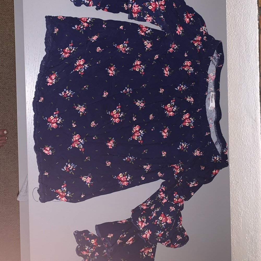 Epic Threads Purple blouse, ruffled sleeves (says XL on tag but it fits a small)